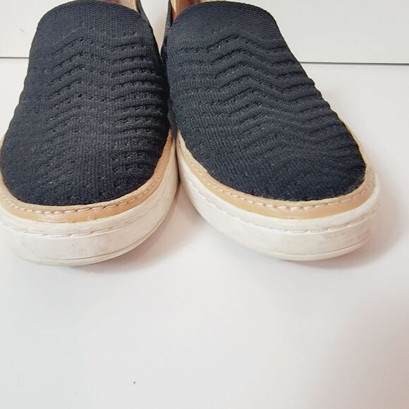 UGG Black Knit Sammy Chevron Slip On Comfort Flats Size 7 - Picture 8 of 10